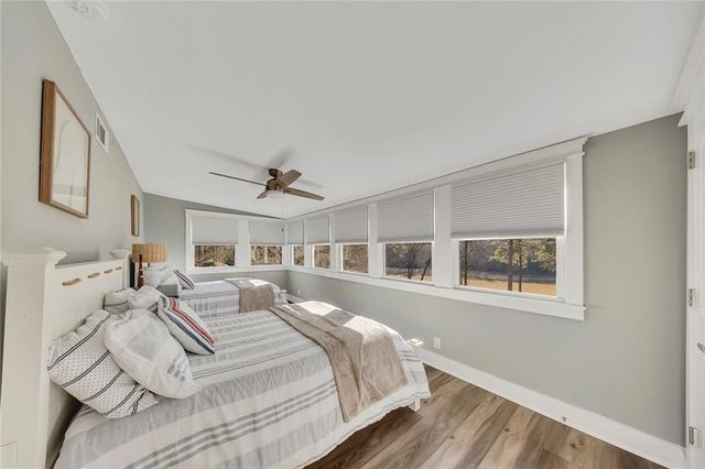 918 Pine Circle, Woodstock, GA 30189