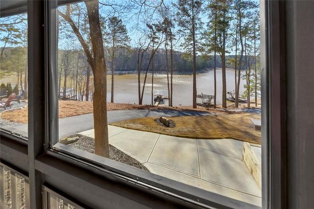 918 Pine Circle, Woodstock, GA 30189