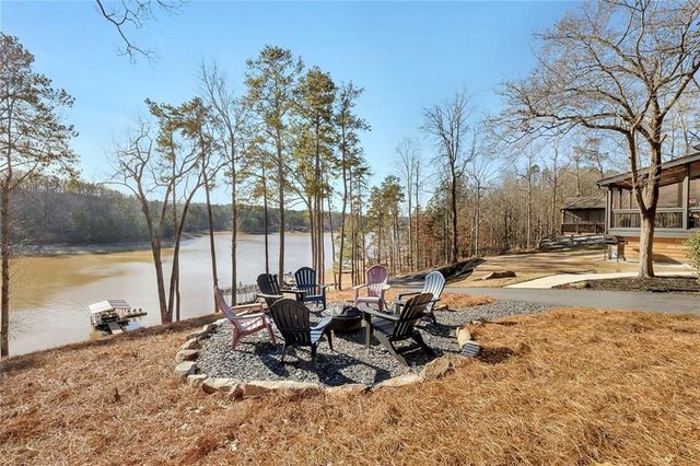 918 Pine Circle, Woodstock, GA 30189