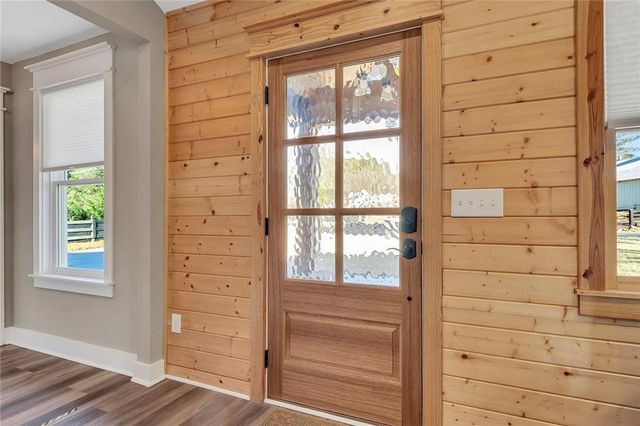 918 Pine Circle, Woodstock, GA 30189