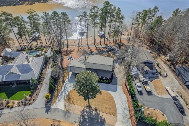 918 Pine Circle, Woodstock, GA 30189