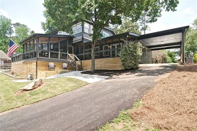 918 Pine Circle, Woodstock, GA 30189