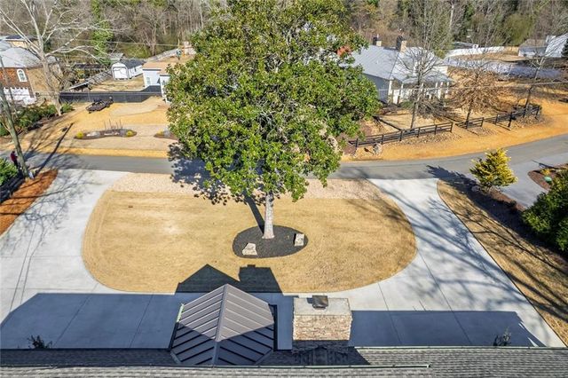 918 Pine Circle, Woodstock, GA 30189