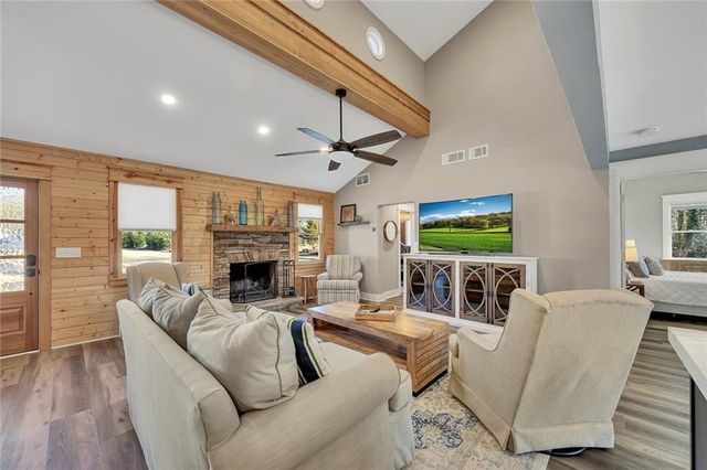 918 Pine Circle, Woodstock, GA 30189