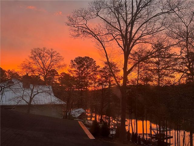 918 Pine Circle, Woodstock, GA 30189