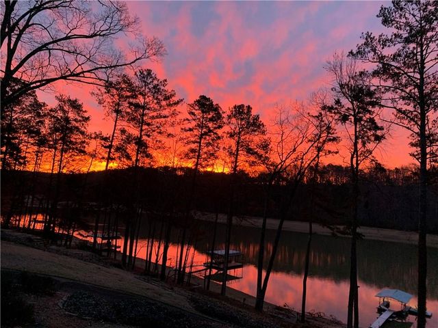 918 Pine Circle, Woodstock, GA 30189