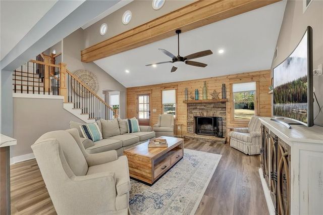 918 Pine Circle, Woodstock, GA 30189