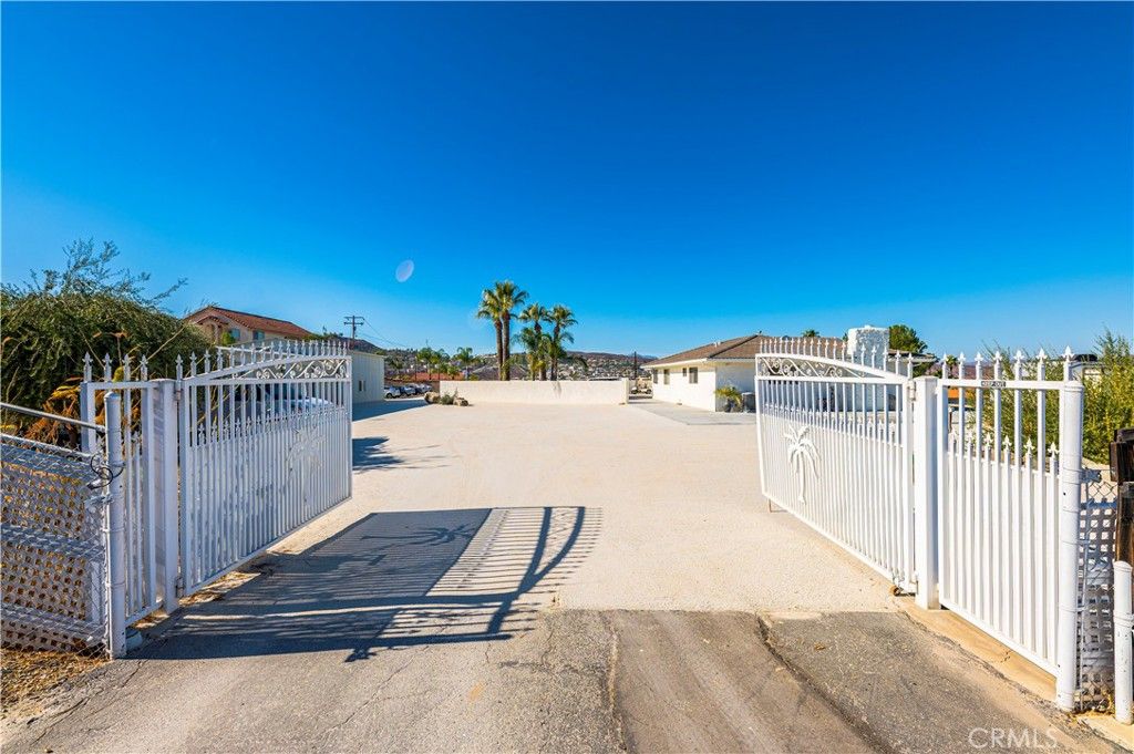 22475 Loch Lomond Drive, Canyon Lake, CA 92587 — photo 2