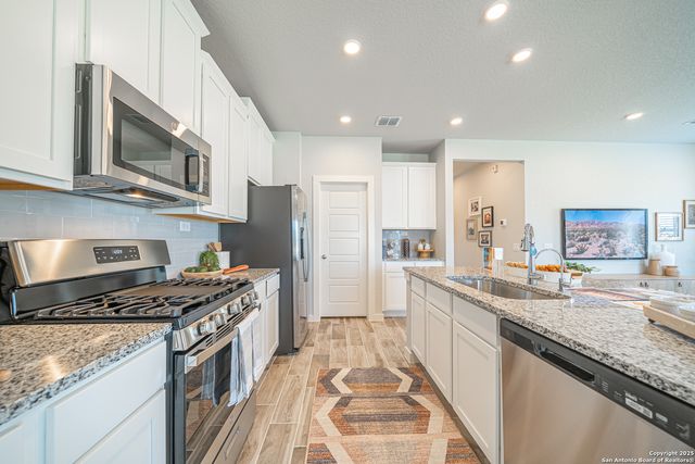 717 Willowbrook, New Braunfels, TX 78130