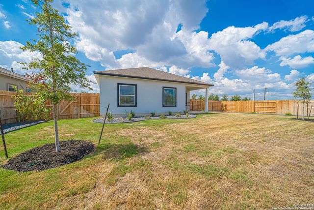 717 Willowbrook, New Braunfels, TX 78130