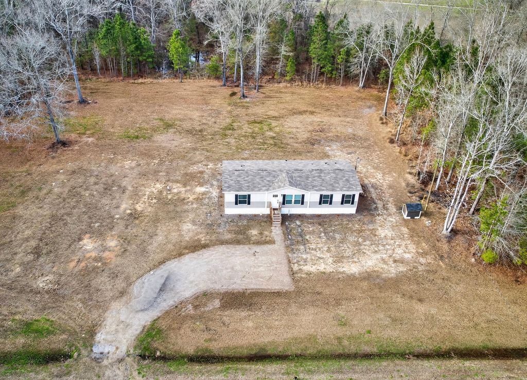 Image 3 of property listing at 122 Chapel Cross Road, Vance, SC 29163