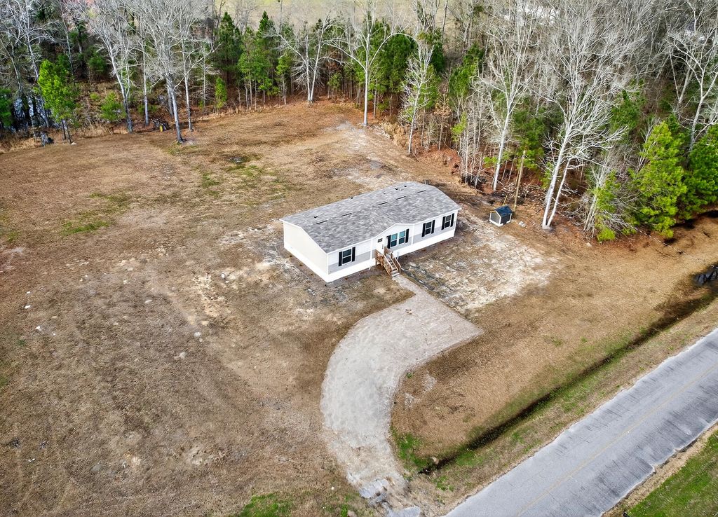 Image 4 of property listing at 122 Chapel Cross Road, Vance, SC 29163