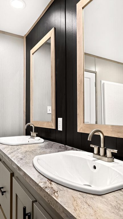 Image 7 of property listing at 122 Chapel Cross Road, Vance, SC 29163