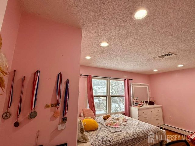 10 nutmeg Court, Edison, NJ 08820