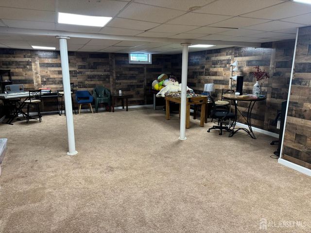 10 nutmeg Court, Edison, NJ 08820