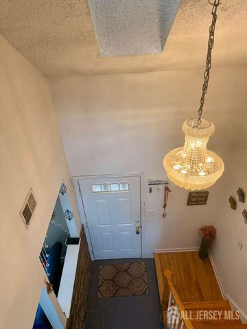 10 nutmeg Court, Edison, NJ 08820