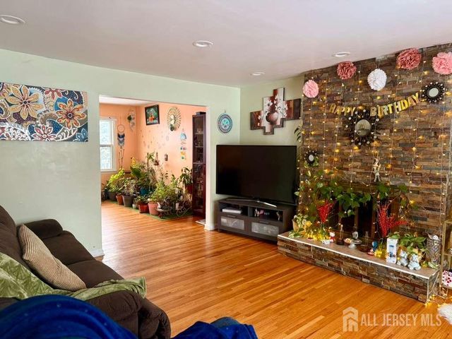 10 nutmeg Court, Edison, NJ 08820