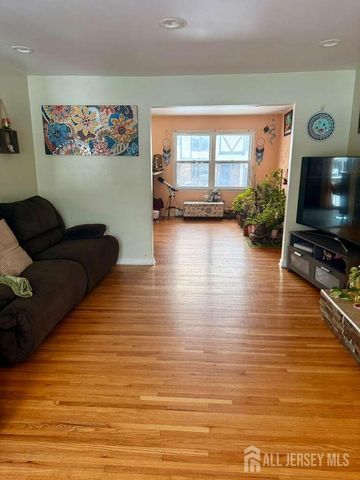 10 nutmeg Court, Edison, NJ 08820