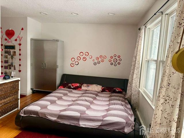 10 nutmeg Court, Edison, NJ 08820