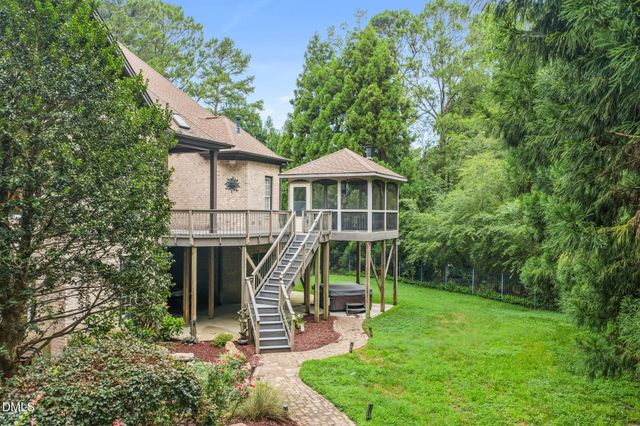 6116 Crescent Knoll Drive, Raleigh, NC 27614