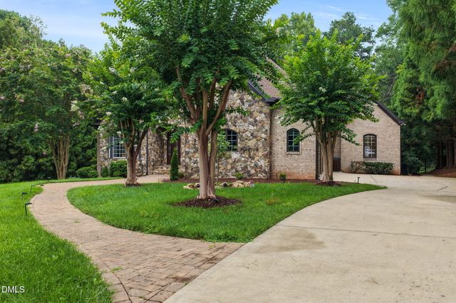 6116 Crescent Knoll Drive, Raleigh, NC 27614