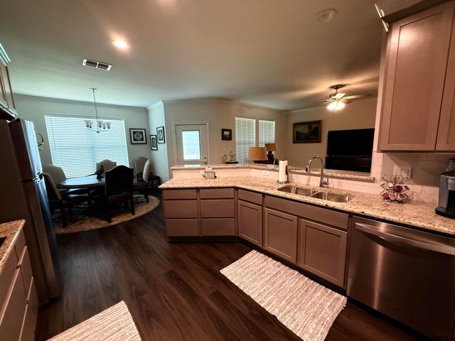 6179 HAMILTON WAY, Tyler, TX 75703