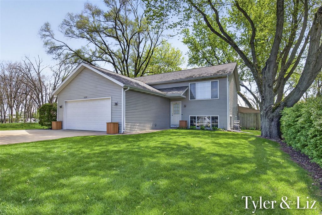 10298 Gordon Street, Zeeland, MI 49464
