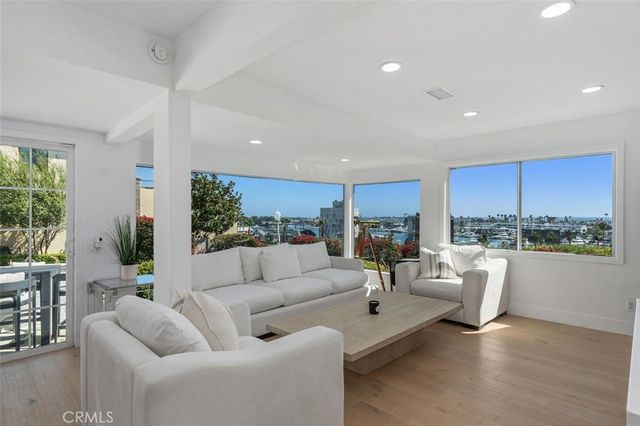 233 Santa Ana, Newport Beach, CA 92663