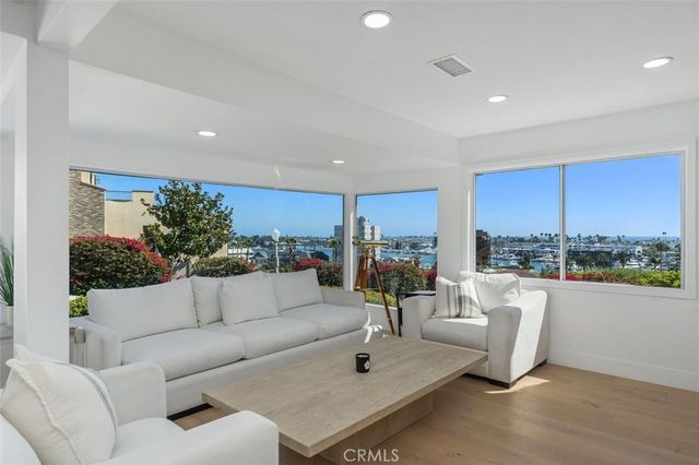 233 Santa Ana, Newport Beach, CA 92663