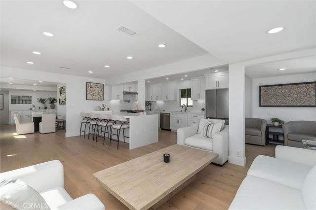 233 Santa Ana, Newport Beach, CA 92663