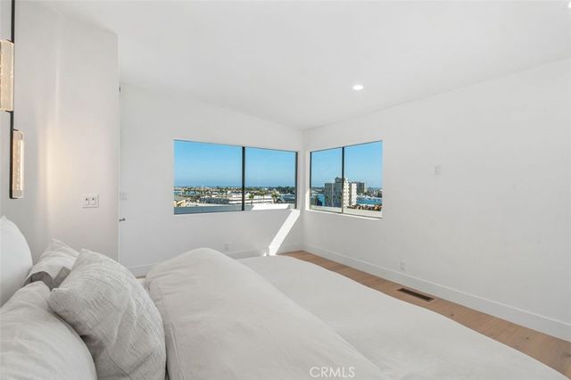 233 Santa Ana, Newport Beach, CA 92663