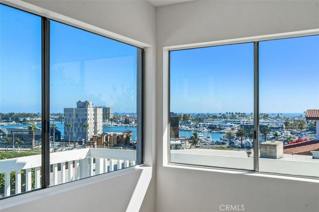 233 Santa Ana, Newport Beach, CA 92663