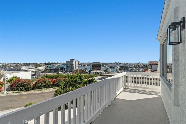 233 Santa Ana, Newport Beach, CA 92663