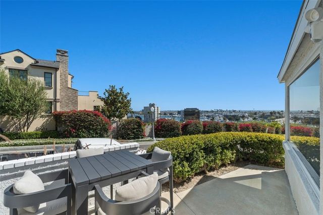 233 Santa Ana, Newport Beach, CA 92663