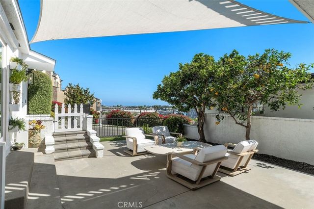 233 Santa Ana, Newport Beach, CA 92663