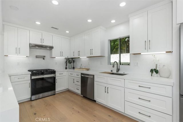 233 Santa Ana, Newport Beach, CA 92663