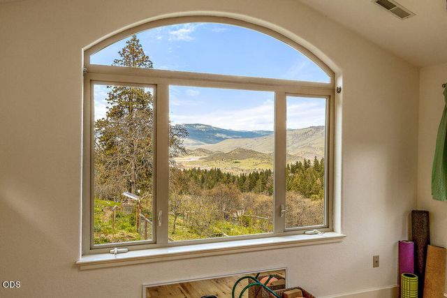 2260 Old Highway 99 S, Ashland, OR 97520