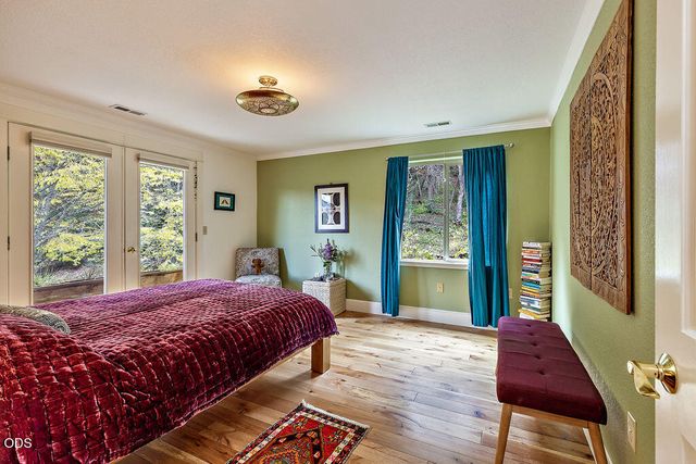 2260 Old Highway 99 S, Ashland, OR 97520