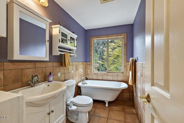 2260 Old Highway 99 S, Ashland, OR 97520