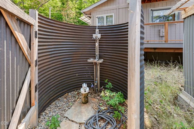 2260 Old Highway 99 S, Ashland, OR 97520