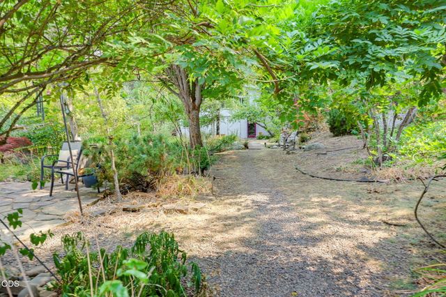 2260 Old Highway 99 S, Ashland, OR 97520