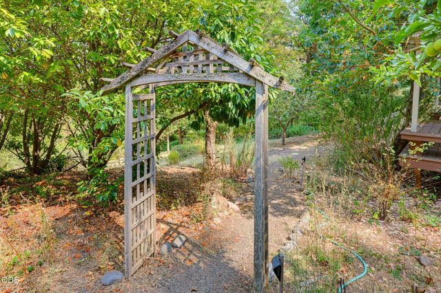 2260 Old Highway 99 S, Ashland, OR 97520