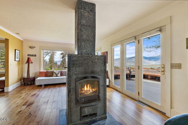 2260 Old Highway 99 S, Ashland, OR 97520