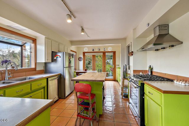2260 Old Highway 99 S, Ashland, OR 97520
