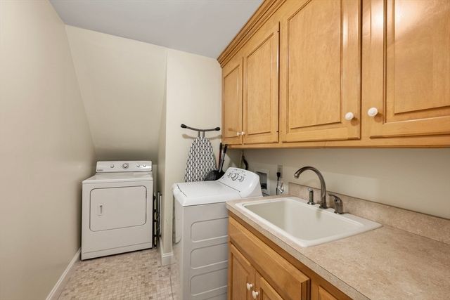 250 Meadowbrook Road, Dedham, MA 02026