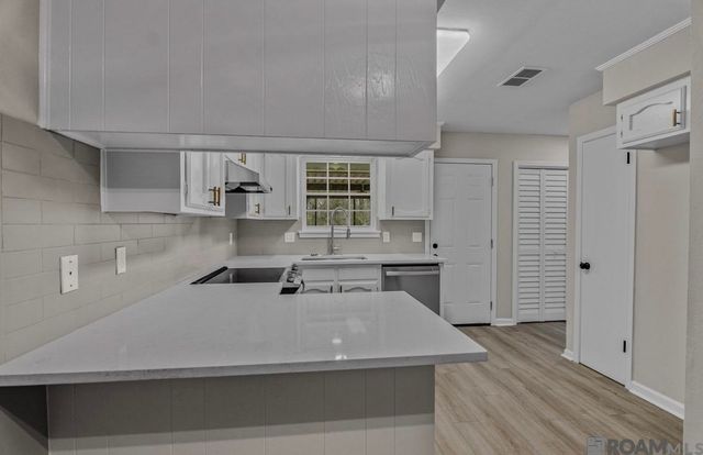 30464 Fairway View Dr, Denham Springs, LA 70726