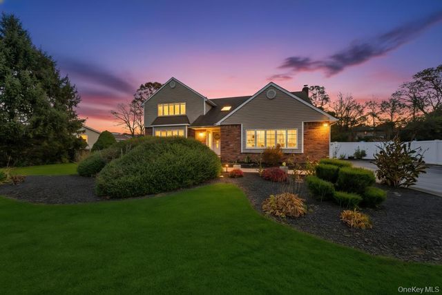 9 Kimberly Avenue Avenue, Farmingville, NY 11738