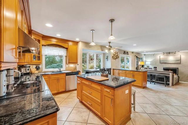 9 Kimberly Avenue Avenue, Farmingville, NY 11738