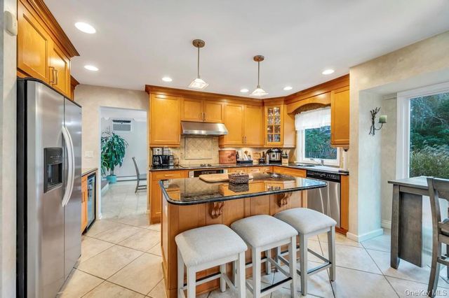 9 Kimberly Avenue Avenue, Farmingville, NY 11738