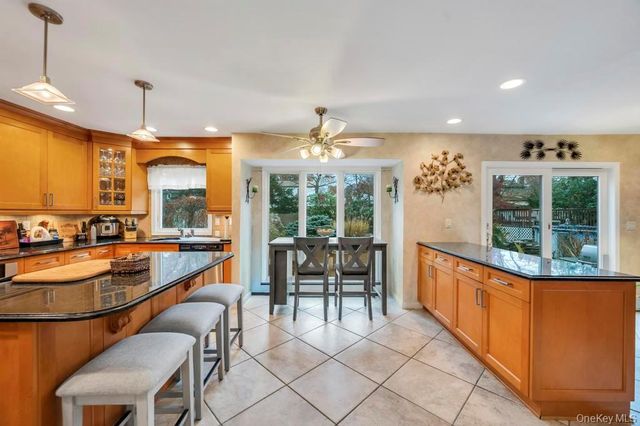 9 Kimberly Avenue Avenue, Farmingville, NY 11738